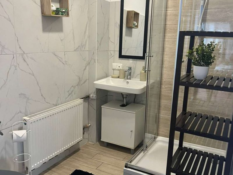 00700db3-f7f5-46d4-970a-441498fa6bab